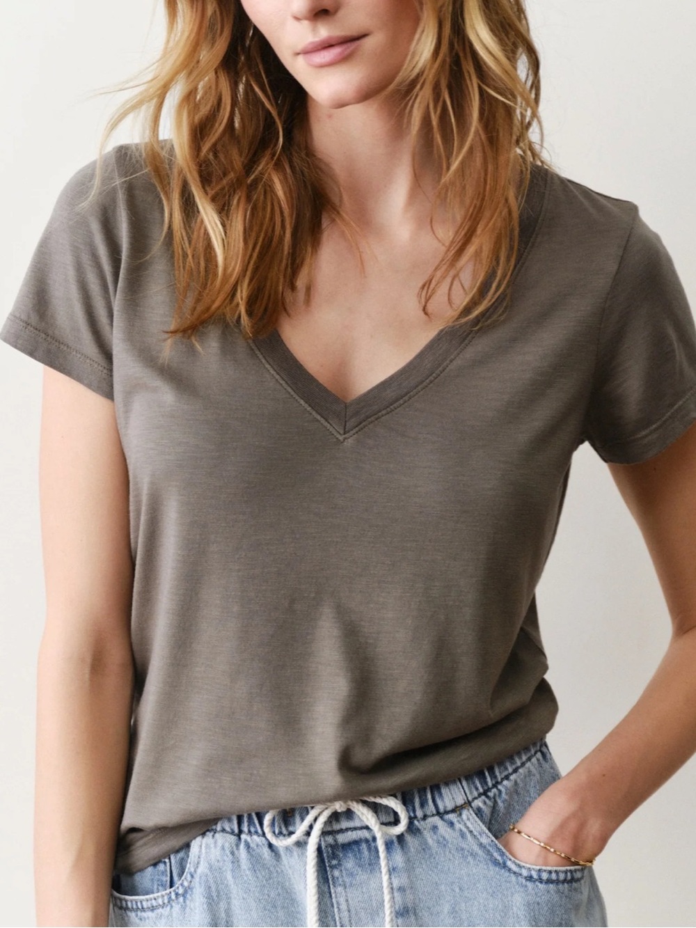 Marine Layer Women's V-Neck Tee in Olive